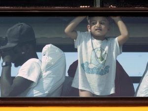 Foto di repertorio – Gruppo di migranti trasferiti a Trapani