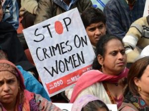 Violenza shock in india, bimba di 3 anni stuprata dal custode del palazzo: è gravissima