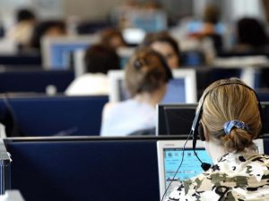 Taranto, sindacato: "Call center nel garage e lavoratori pagati 2,50 euro l’ora"
