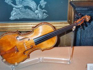 Scoperto il segreto dei violini di Stradivari: Gli esperti: "Una chimica speciale"