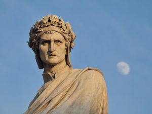 Monumento a Dante, scultura di Enrico Pazzi. Piazza di Santa Croce a Firenze. Foto di Emi Curatolo