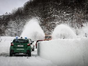 Montereale messa in ginocchio da neve e terremoto (LaPresse).