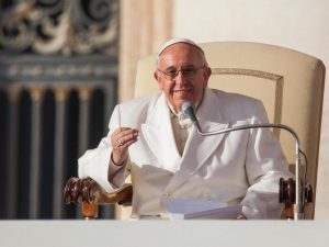 Papa Francesco: "L'udienza è gratis, attenti a chi vi chiede soldi, è un delinquente"