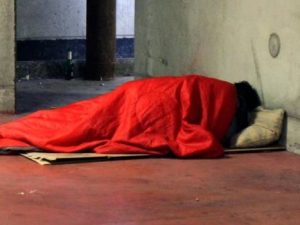 Dorme al freddo, carabinieri pagano l'albergo ad una senzatetto in difficoltà