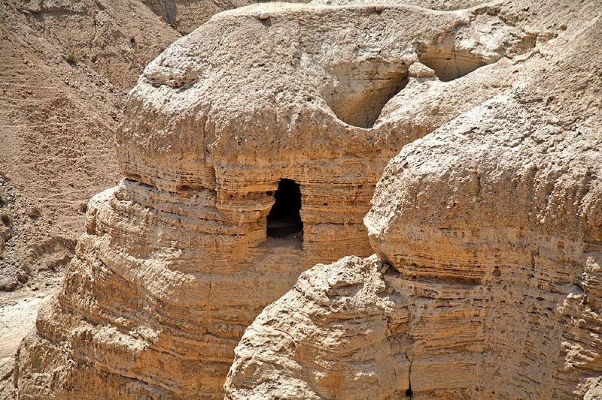 è Elevata Nel Mar Morto Cruciverba