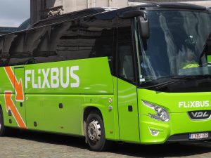 Bus Flixbus partito da Genova finisce contro un muro in Svizzera: un morto e 44 feriti