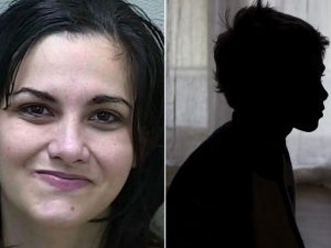 Fa sesso in bagno con due ragazzini di 12 e 14 anni e filma tutto: incastrata dal video