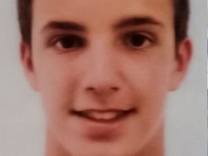 Il padre lo rimprovera perché usa troppo il cellulare. Daniele, 15 anni, si impicca dietro casa