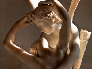 "Amore e psiche", metafora della lingua greca che abbraccia il mondo latino