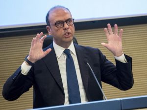 Migranti e 'Ndrangheta, Alfano: "Dimissioni io? Non esiste ancora il reato di fotografia"