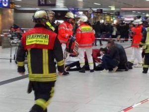 Germania, attacco con asce alla stazione di Dusseldorf: diversi feriti