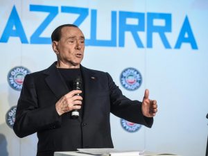 Berlusconi: "Torno in campo per rispetto degli italiani. Con me pensione minima a 1000 euro"
