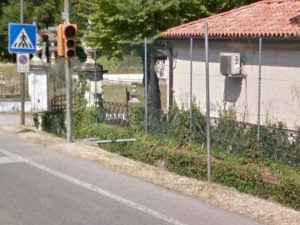 Macabro ritrovamento a Treviso, cadavere di un uomo in un fossato a bordo strada