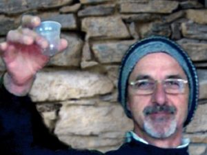 Colpito da infarto poco dopo la morte del suo amico di sempre: “Era distrutto dal dolore”