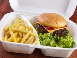Altroconsumo: "Trovate sostanze tossiche negli imballaggi alimentari"