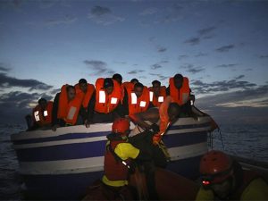 Di Maio: "In Italia troppa ipocrisia, basta taxi del mare per i migranti"