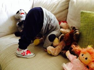 Bimba di 3 anni prende sul serio il nascondino, i genitori chiamano 112 e Protezione Civile