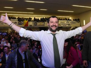 Salvini contro Roberto Saviano: "Via la scorta quando governeremo"