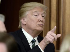 Trump accusa gli 007 britannici: “Mi hanno spiato per conto di Obama”. Ma poi frena