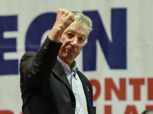 Migliorano le condizioni di Umberto Bossi: è ancora ricoverato “solo per prudenza”