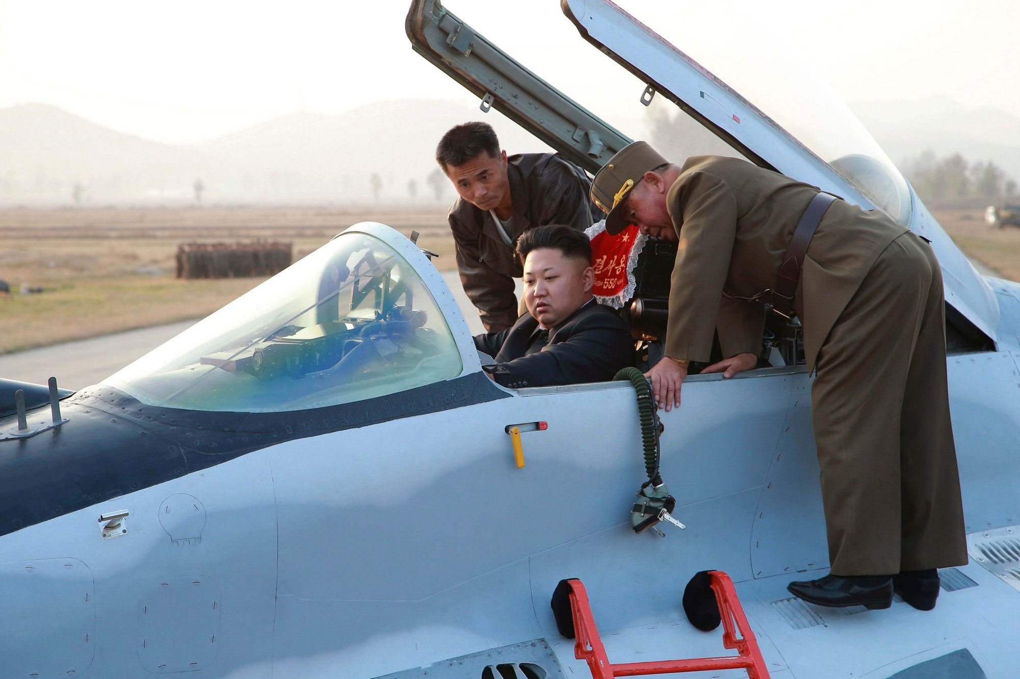 Kim Jong–un a bordo di un jet militare
