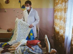Bielorussia, esplode lo scandalo: bambini gravemente malnutriti negli orfanotrofi