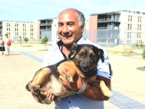 Addio Cucciolo, il cane che ogni giorno aspettava ore il suo padrone in dialisi