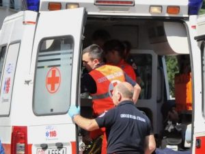 Bimbo di 3 anni cade dal balcone di casa sua nel Brindisino, è gravissimo