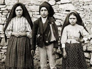 I pastorelli di Fatima saranno santi, medici Uaar attaccano: "Le apparizioni? Solo un mito"