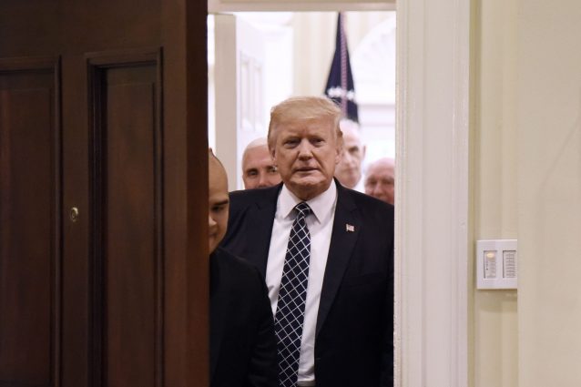 Cosa significa e come funziona l'impeachment: ecco cosa rischia Donald Trump