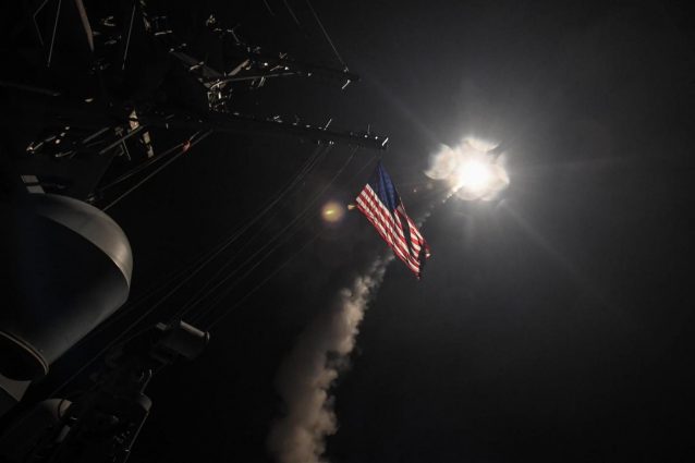 Usa lanciano 60 missili contro una base aerea in Siria