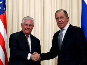Siria, Assad divide Usa e Russia. Tillerson vede Lavrov: "Rapporti peggiorati"
