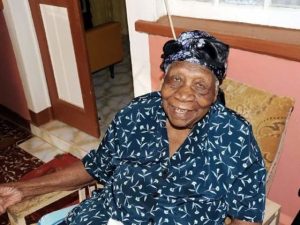 Chi è Violet Brown, la nuova donna più anziana del mondo: ha 117 anni