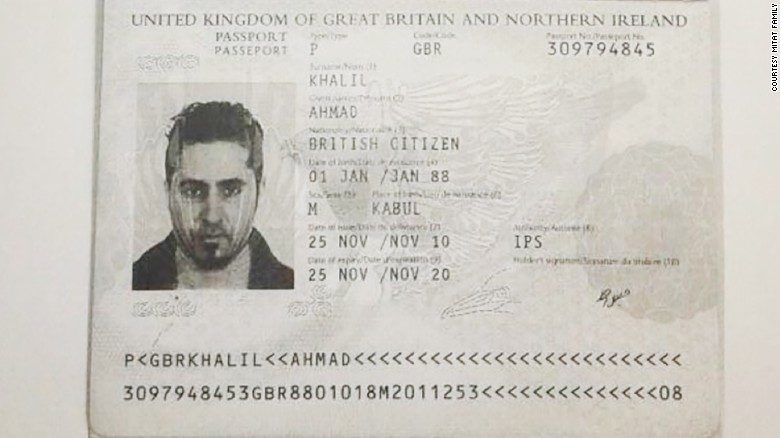 Il passaporto inglese di Ahmad Khalil, jihadista dell'Isis e primo marito di Islam (Foto: Cnn)
