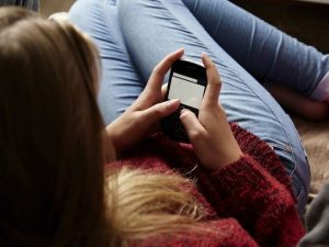 Blue Whale, la 13enne ammette: 
