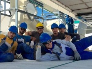 Sei ragazzi italiani inventano il modo per trasformare gli escrementi in energia