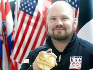 Lutto nel mondo dello sport: l'olimpionico di bob Steven Holcomb trovato morto in camera