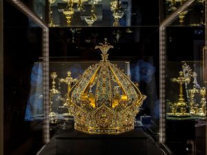 Lione, rubata da un museo la corona della Madonna