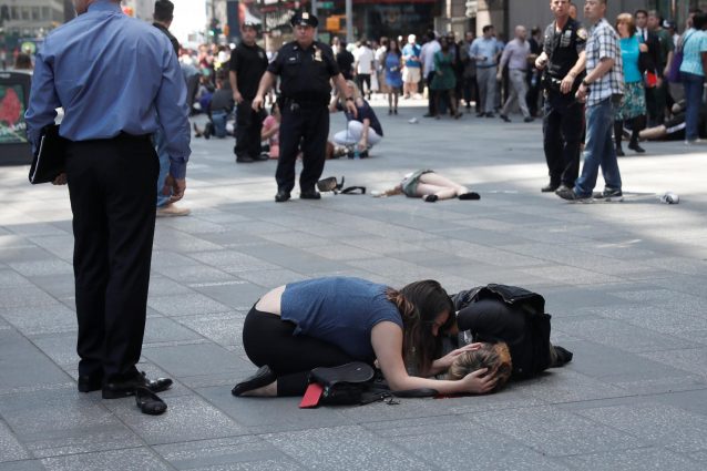 Auto travolge pedoni a Times Square: 1 morto, escluso terrorismo