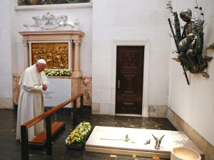Centenario di Fatima, il Papa canonizza i primi bambini non martiri della storia