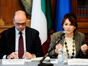 Trapani, emendamenti in cambio di Rolex. Indagata sottosegretaria Vicari: "Mi dimetto"