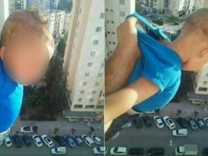 Appende il figlio dal 12? piano e pubblica video su Facebook: 