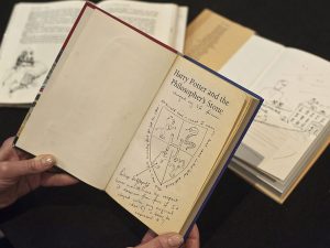 20 anni fa usciva 'Harry Potter e la pietra filosofale': è festa in tutto il Regno Unito