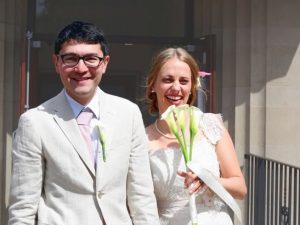 Si sposano e al pranzo di nozze servono cibo scaduto ai propri invitati