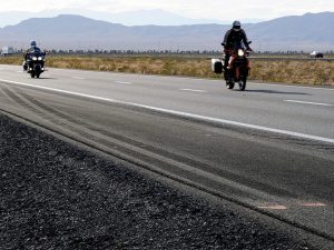 Torino, motociclista dimentica la moglie: se ne accorge dopo 40 km (e chiama i carabinieri)