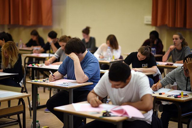 Studenti impegnati nell'esame di Maturità (Getty).