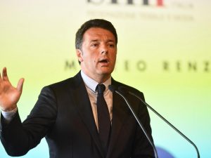 Renzi si difende: "Non fermatevi ai titoli, 'aiutiamoli a casa loro' non è sbagliato, è progetto serio"