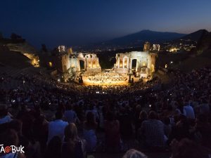 Teatro antico di Taormina durante il Taobuk 2017.