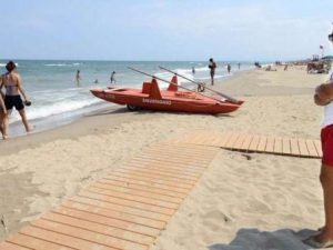 Catania, bimbo di 6 anni annegato in mare: è stato travolto dalle onde