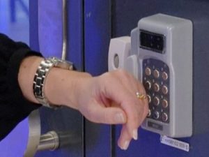 Usa, azienda chiede ai dipendenti di impiantarsi chip sottopelle per timbrare il cartellino